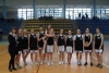2016-03-01: Miejsko-gminne zawody w pice koszykowej - nasza druyna dziewczt zwyciya w turnieju, na zdjciu z opiekunem, Mari Kabat